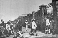 fgfa0042 convicts returning to Transportation Camp, St Laurent du Maroni,1900s.